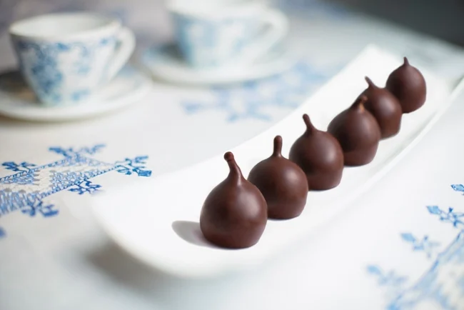 Ciocolată artizanală Rabitos Royale - Smochina umpluta cu crema de caramel sarat, imbracata in ciocolata cu lapte - imagine 4
