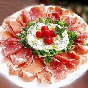 Platou PREMIUM MonGourmet: Burrata e Prosciutto pentru 4 persoane