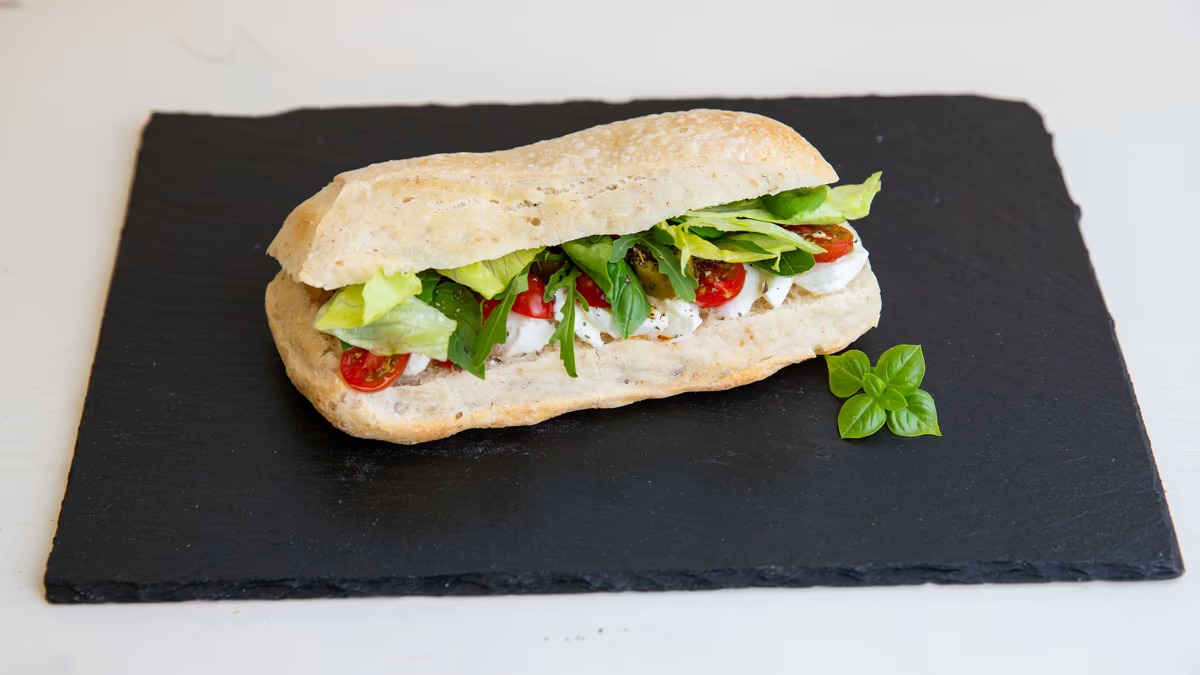Panino 9 - Caprese - con Mozzarella di bufala, manufacturat fresh!