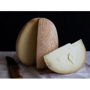 Branza italiana maturata din lapte de bivolita Q. Portoni
